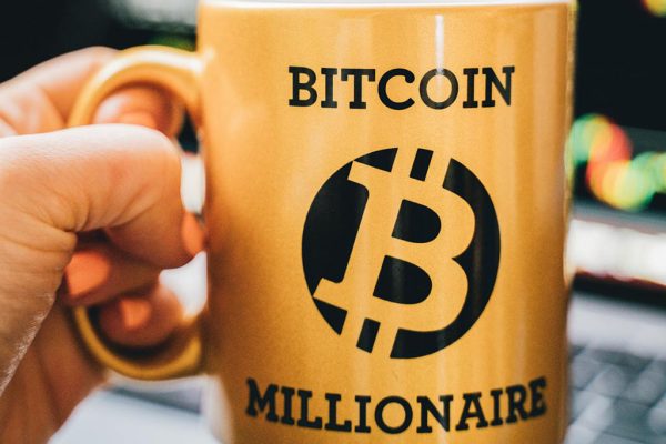 Bitcoin crea millonarios 22 veces más rápido que las acciones