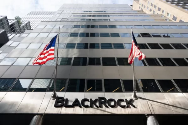 BlackRock a la SEC: sugiere vigilar la amenaza cuántica al Bitcoin y presenta su ETF de Ethereum