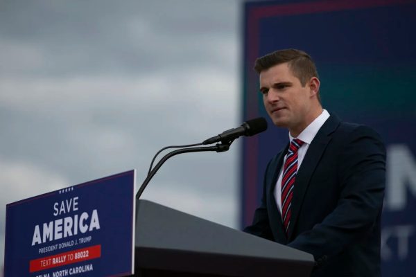 Tether ficha a exjefe del consejo cripto de Trump en busca de mayor influencia en EE.UU.