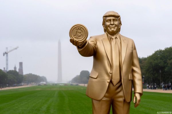 Donald Trump y un giro multimillonario: de ser el mayor escéptico a ser el mayor “bull” de Bitcoin